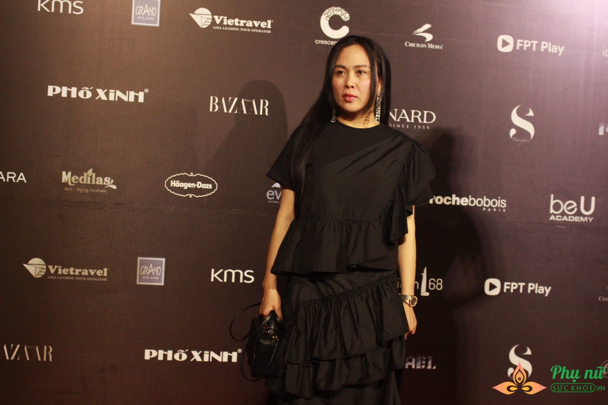 Diện trang phục độc lạ, Angela Phương Trinh và Thảo Trang nổi bần bật tại thảm đỏ VIFW - Ảnh 15